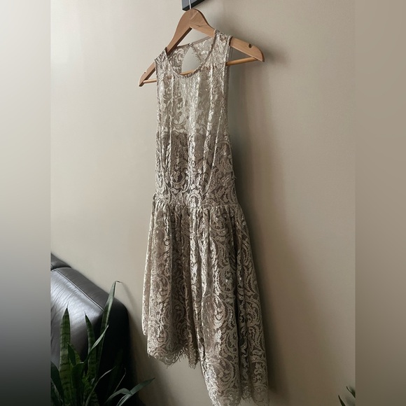 Le Chateau Champagne and Silver dress. Size 2 - Picture 6 of 9